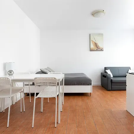 Guest house Domek Cos Innego - Zaledwie 150 M Do Plazy 3*
